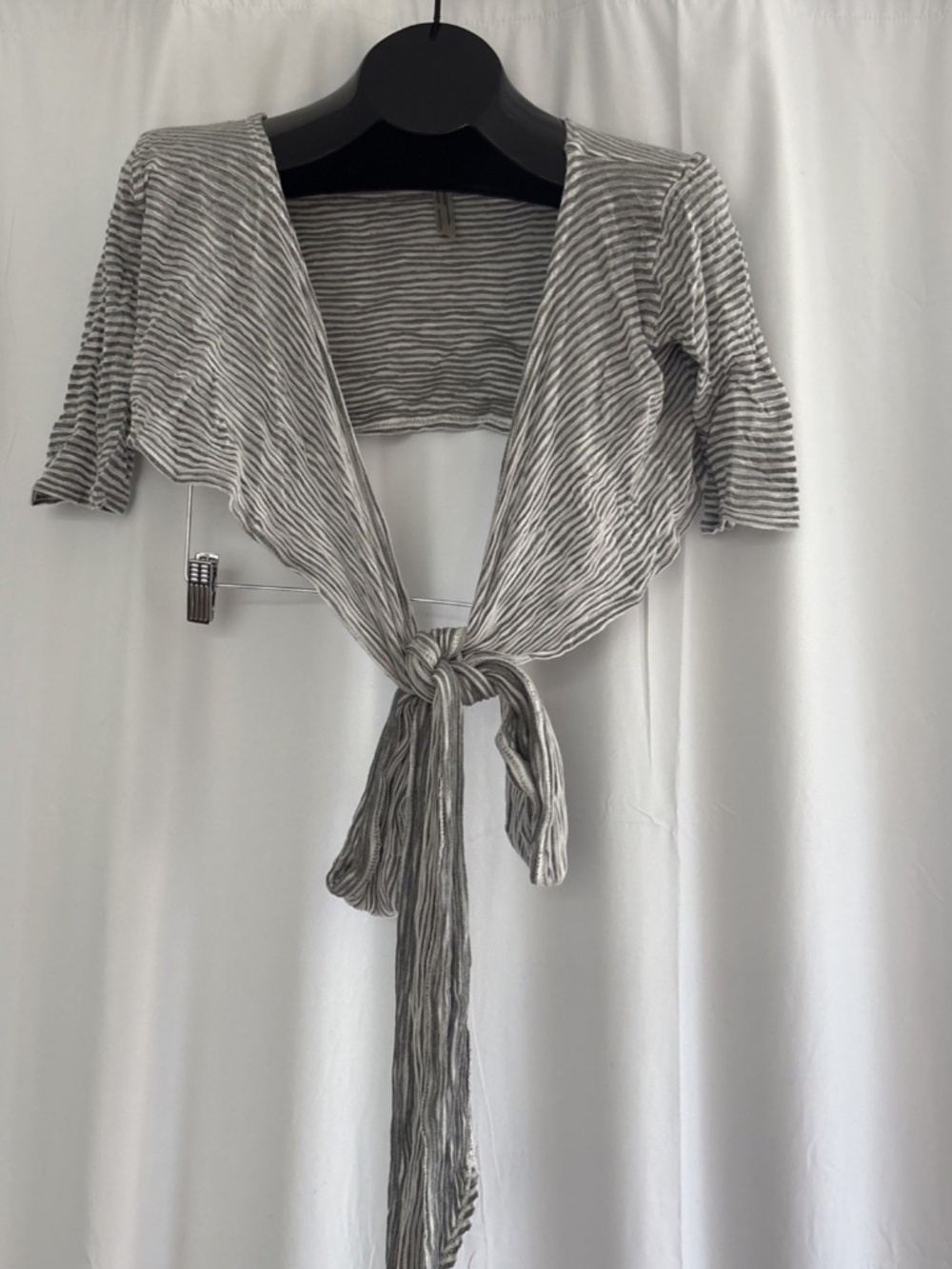 FREE PEOPLE Movement M Gray White Striped Cardigan Wrap Top Crop Short Sleeve